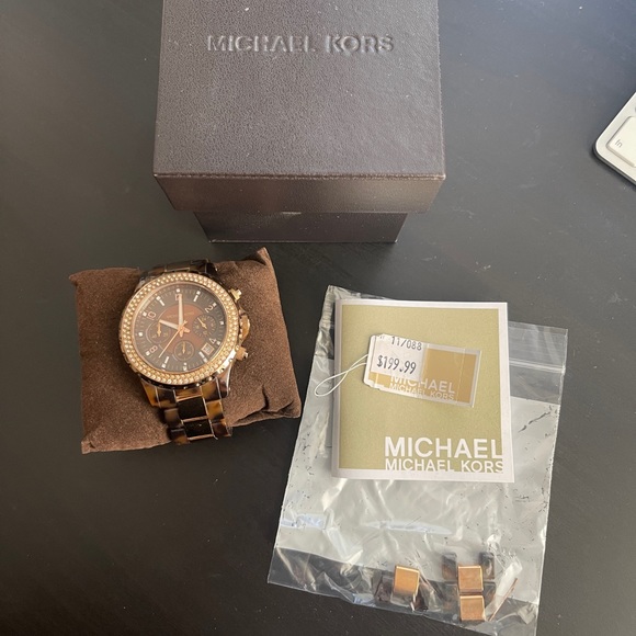 Michael Kors Tortoise Shell Watch - Picture 6 of 8